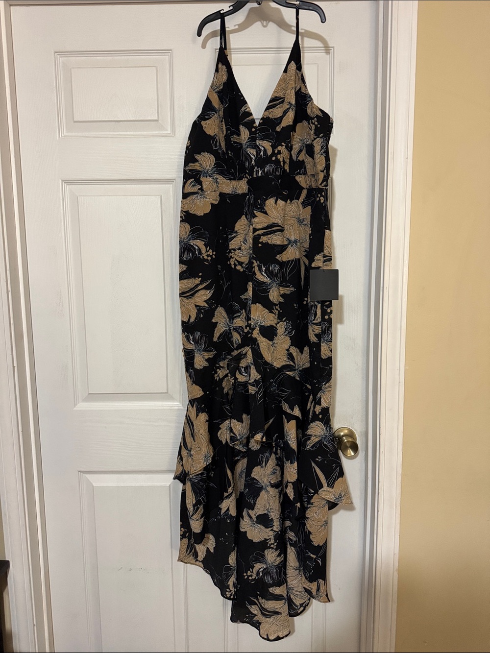 Lulu's NWT Black Maxi Dress with Tan Floral Print 210